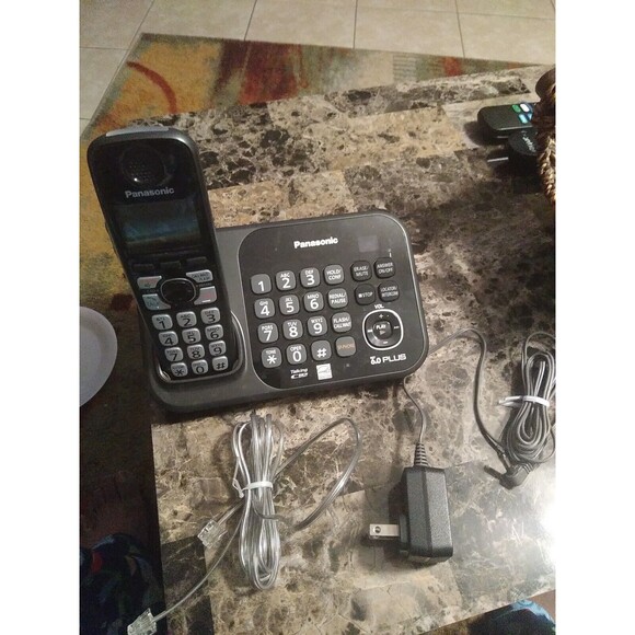 Panasonic KX-TG4741 DECT 6.0 Plus Cordless Phone Answering Machine System - Picture 1 of 5
